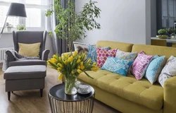 Если диван с цветами гостиная интерьер