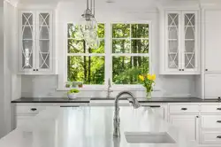 Белые кухни с окном фото