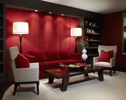 Интерьер гостиной с бордовой мебелью