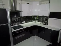 Дизайн маленькой кухни фото черный