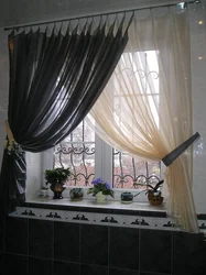 Тюль с одной шторой на кухню фото в интерьере