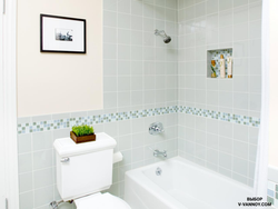 White bathtub design in Khrushchev