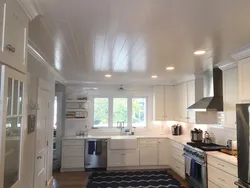 Фото лампочек на кухне на натяжном потолке