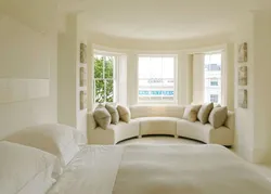 Эркерные окна в интерьере гостиной фото