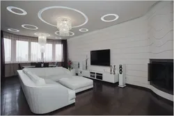 Дизайн с белым полом гостиной