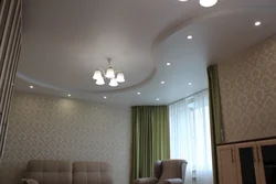 Матовый потолок в гостиной фото