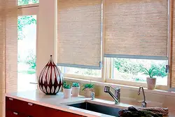 Современные жалюзи на окно в кухню фото
