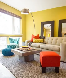 Желтый сочетание цветов в интерьере гостиной
