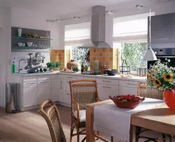 Дизайн Кухни В Доме С Двумя Окнами По Одной Стене