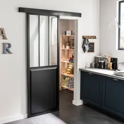 Стильная дверь в кухню фото