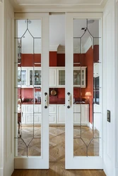 Стильная дверь в кухню фото