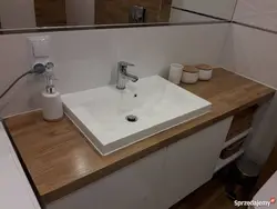 Bathtub design with countertop