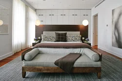Реальное фото спальни с диваном