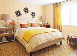 Интерьер спальни в желтых тонах фото