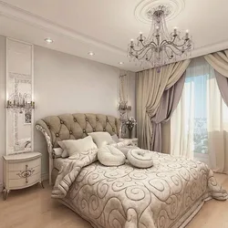 Интерьер светлой классической спальни