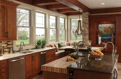 Дизайн кухни в загородном доме с большим окном