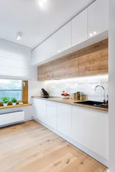 Белая угловая кухня с деревянной столешницей фото