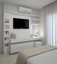 Дизайн Стены В Спальне Напротив Кровати С Телевизором