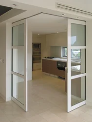Дизайн кухни гостиной с раздвижными дверями