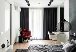Черные шторы в гостиной интерьере