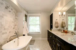 Ванная комната с окном дизайн плитка