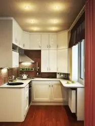 Кухня в малогабаритной квартире фото с холодильником дизайн