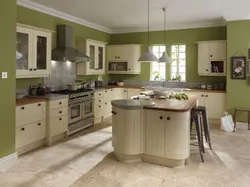 Темно зеленые стены на кухне в интерьере