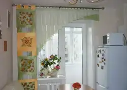 Одна штора на кухне в интерьере