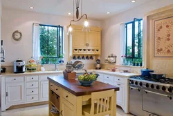 Кухня с двумя окнами дизайн интерьер