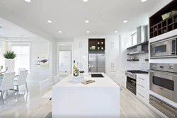 Фото кухня гостиная в белом цвете фото