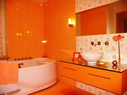 Интерьер ванной с оранжевым