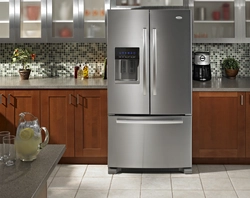 Холодильник В Середине Кухни Фото