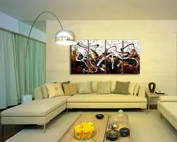 Картины художников в интерьере гостиной