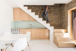 Лестница и кухня дизайн фото