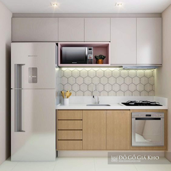 Дизайн кухни в одну линию с холодильником