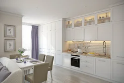 Белая кухня до потолка в интерьере фото