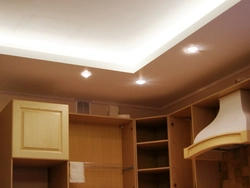 Потолок из гипсокартона с подсветкой двухуровневый дизайн на кухне
