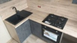 Дуб корсика столешница в интерьере кухни
