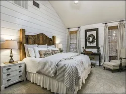 Спальня в стиле кантри фото интерьер с обоями