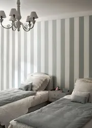 Интерьер полосатой спальни