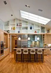 Потолок скошенный дизайн кухни