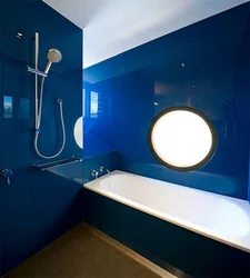 Дизайн ванной с синим полом