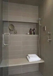 Полочка у ванны из плитки фото
