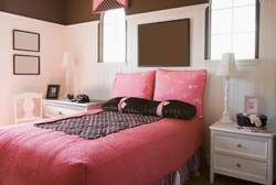 What colors goes with pink in a bedroom interior photo