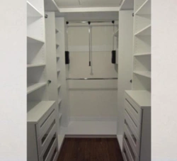 Дизайн гардеробной комнаты с окном 6 кв м