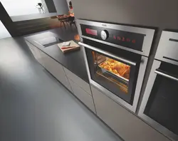 Встроенная духовка в интерьере кухни
