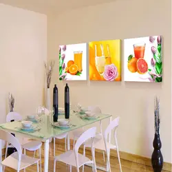 Картина на кухне и обеденный стол фото