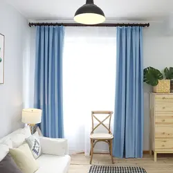 Серо синие шторы в интерьере гостиной
