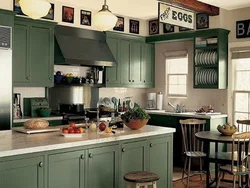Зеленый холодильник на кухне фото