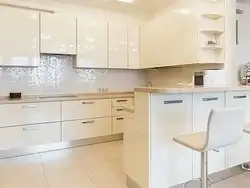 Кухня кремового цвета в интерьере